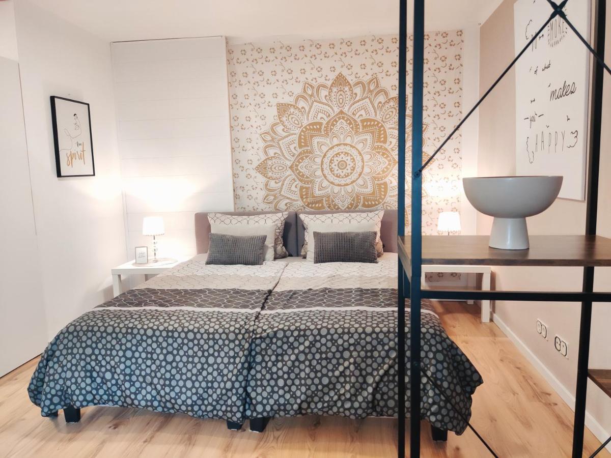Apartment For Family & Friends Eisingen エクステリア 写真